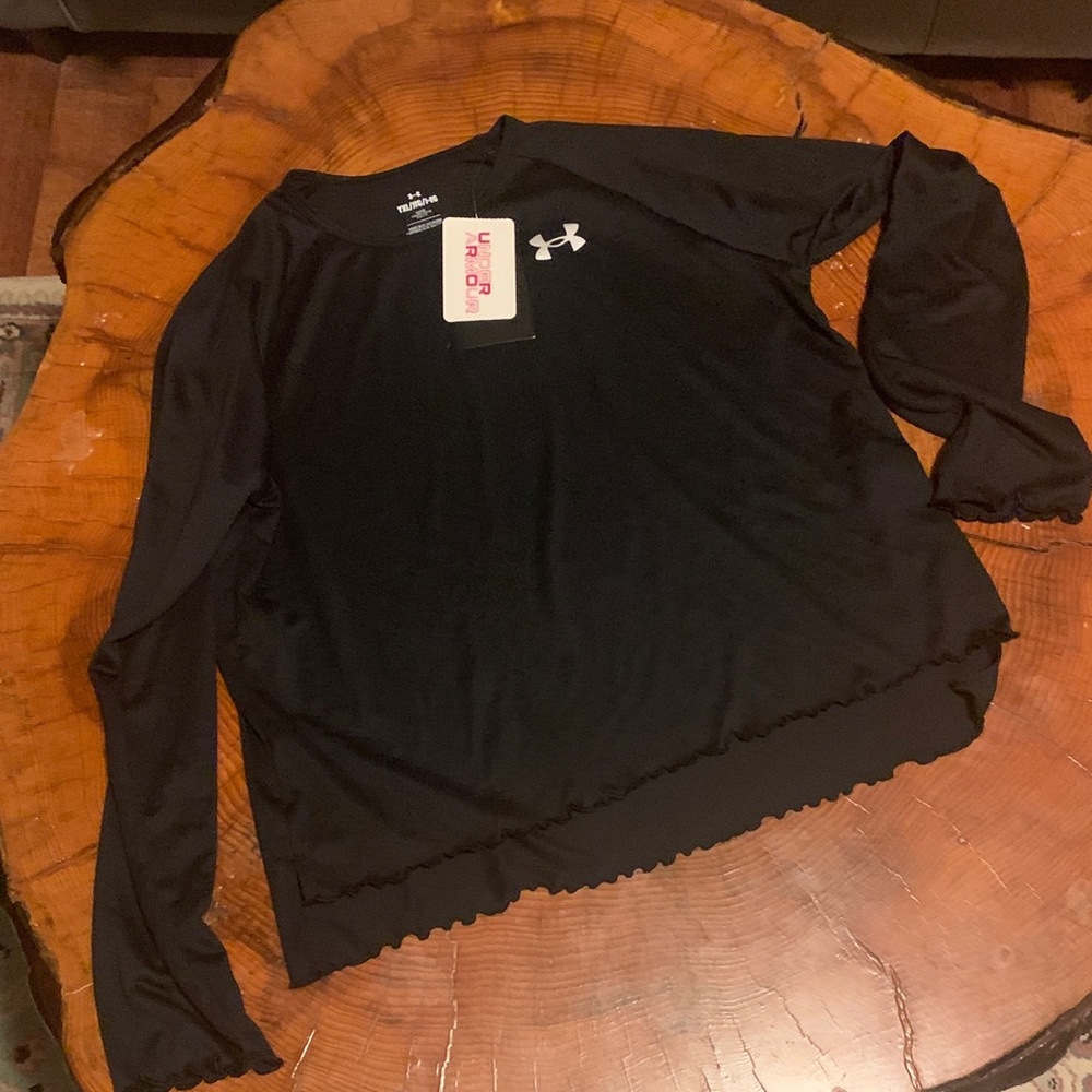 Under Armour Jet Black Long Sleeve Shirt Youth XL Ruffled Trim Tech w/ Sticker